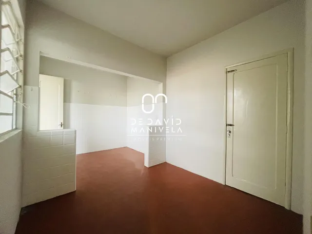 Imagem 9: Apartamento central, com sacada, dependência de empregada a venda