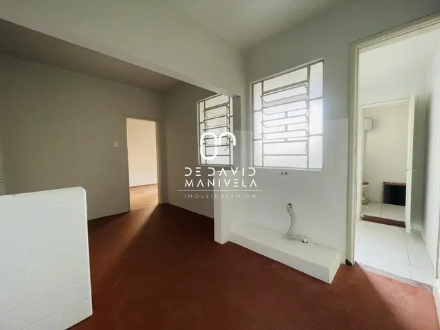 Imagem 11: Apartamento central, com sacada, dependência de empregada a venda