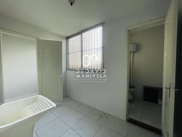 Imagem 7: Apartamento central, com sacada, dependência de empregada a venda