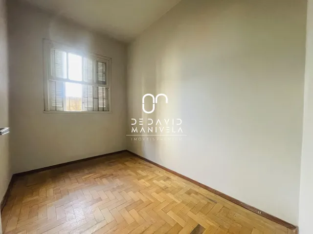 Imagem 8: Apartamento central, com sacada, dependência de empregada a venda