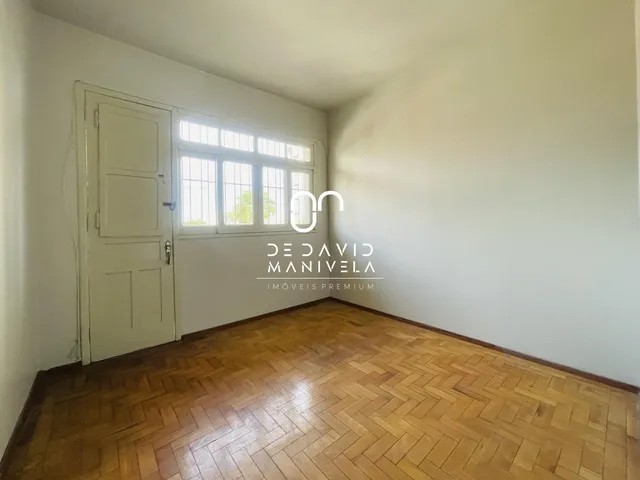 Imagem 14: Apartamento central, com sacada, dependência de empregada a venda