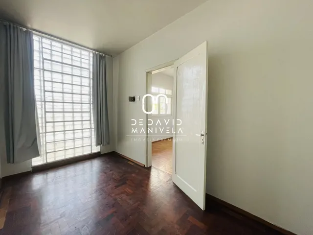 Imagem 6: Apartamento central, com sacada, dependência de empregada a venda
