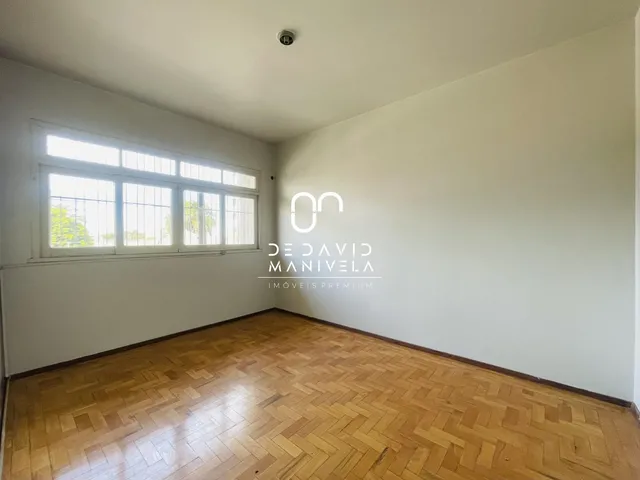 Imagem 5: Apartamento central, com sacada, dependência de empregada a venda