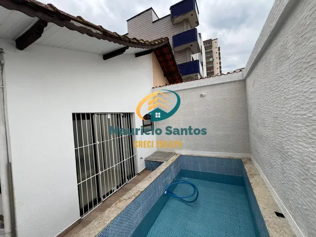 Imagem: A casa possui 4 Dormitórios, 1 Suíte, 2 Banheiros, 3