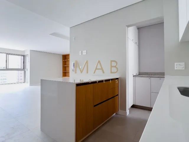 Imagem 8: APARTAMENTO DE ALTO PADRÃO COM 4 DORMITÓRIOS NO EDIFÍCIO PORTO TAWNY NO CENTRO DE