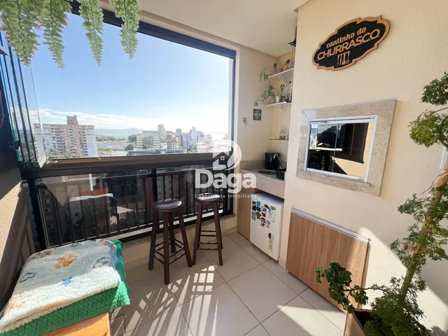Imagem: O apartamento possui 5 Dormitórios, 1 Suíte, 2 Banheiros,