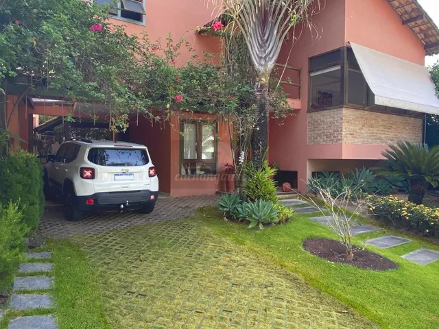 Imagem: A casa em condomínio possui 3 Dormitórios, 3 Suítes, 1