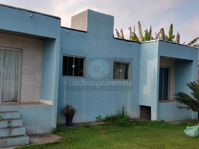 Imagem: A casa possui 3 Dormitórios, 1 Suíte, 1 Banheiro, 4 Vagas