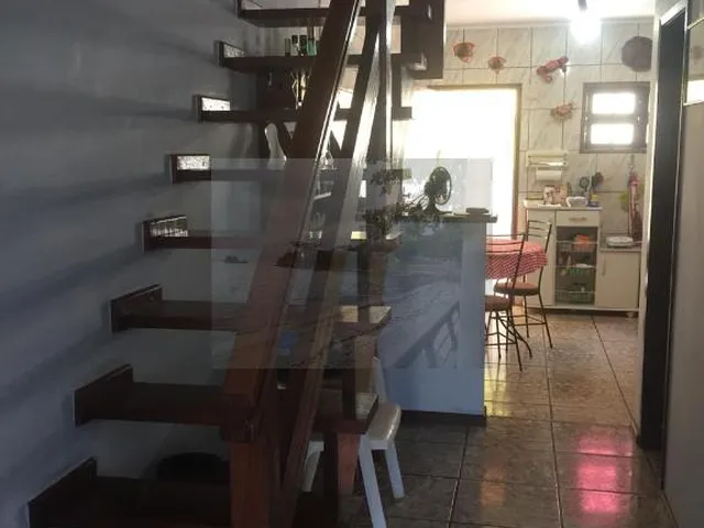 Imagem: A casa em condomínio possui 2 Dormitórios, 2 Banheiros, 1
