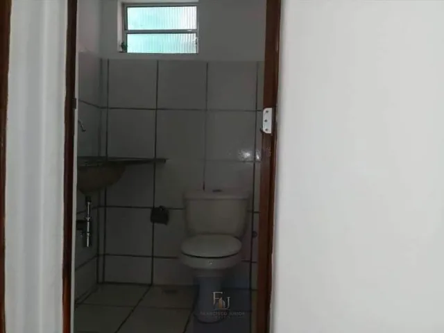 Imagem: O apartamento possui 5 Dormitórios, 1 Suíte, 2 Banheiros,