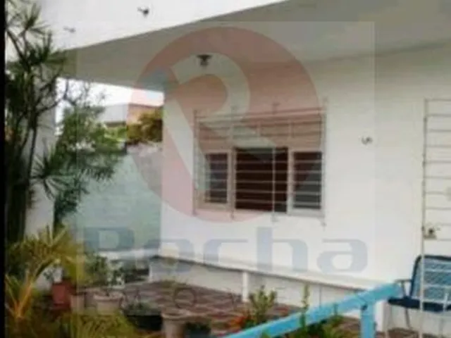 Imagem: A casa possui 5 Dormitórios, 1 Suíte, 4 Banheiros, 3
