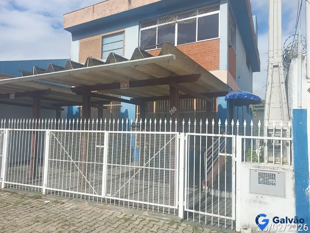 Imagem: A casa possui 3 Dormitórios, 2 Banheiros, 2 Vagas na