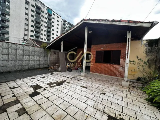 Imagem: O terreno possui 3 Dormitórios, 2 Suítes, 4 Banheiros,