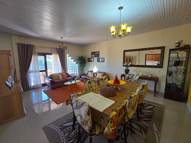 Imagem: Casa à venda no bairro Cinqüentenário