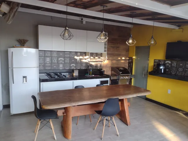 Imagem 12: Casa com Piscina e Loja Frontal – 3 Quartos (2 Suítes) – Bairro São Benedito