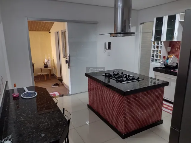 Imagem 2: Casa com Piscina e Loja Frontal – 3 Quartos (2 Suítes) – Bairro São Benedito