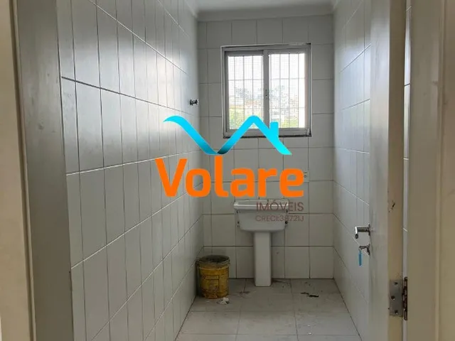 Imagem 3: Salão Comercial para Locação em Osasco-SP, Bairro Pestana: 4 Salas, 5 Banheiros