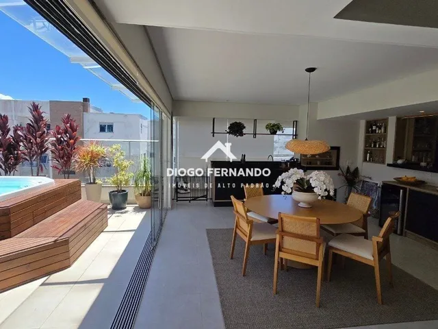 Imagem: A casa possui 3 Dormitórios, 2 Suítes, 3 Banheiros, 4 Vagas