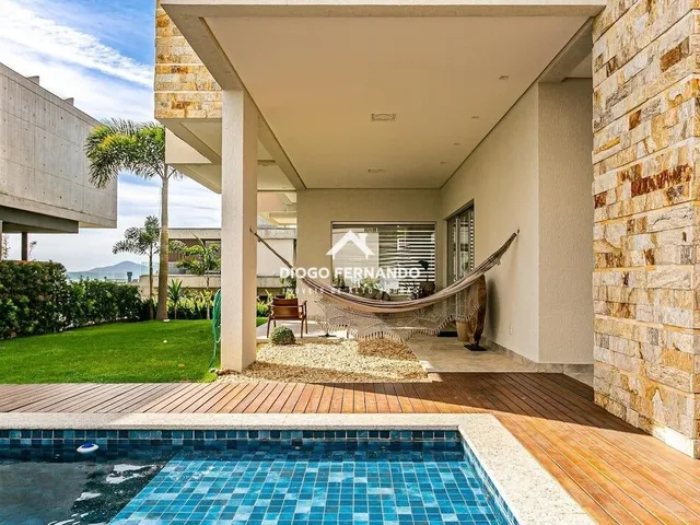 Imagem 8: Casa de Alto Padrão em Condomínio Fechado no Cacupé