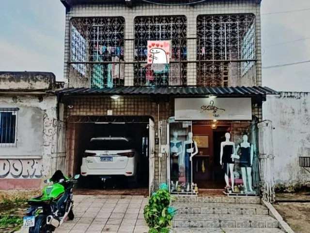 Imagem 4: Casa com 2 pavimentos, ponto comercial, piscina e 3 quartos com suíte. Aproveite esta