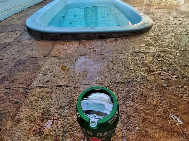 Imagem 14: Casa com 2 pavimentos, ponto comercial, piscina e 3 quartos com suíte. Aproveite esta