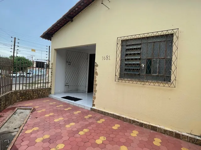 Imagem: A casa possui 6 Dormitórios, 3 Banheiros, 1 Vaga na