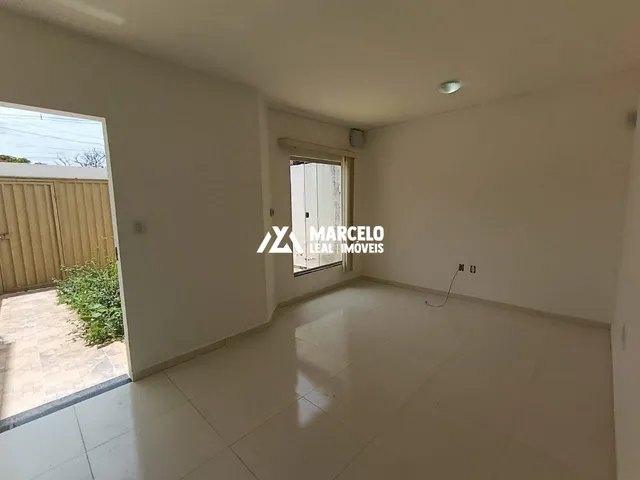 Imagem 6: Casa com 2/4 sendo 1 suíte e vaga de garagem na Avenida Modelo no Bairro Cidade
