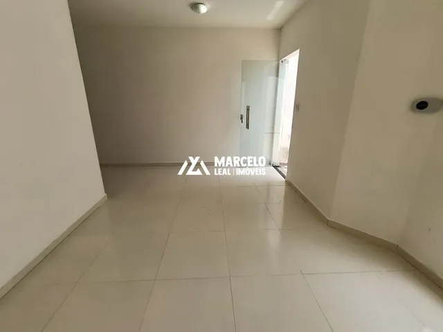 Imagem 13: Casa com 2/4 sendo 1 suíte e vaga de garagem na Avenida Modelo no Bairro Cidade