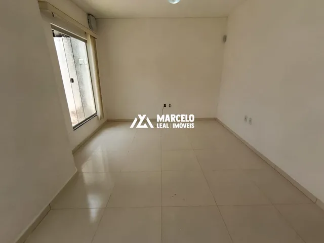 Imagem 7: Casa com 2/4 sendo 1 suíte e vaga de garagem na Avenida Modelo no Bairro Cidade