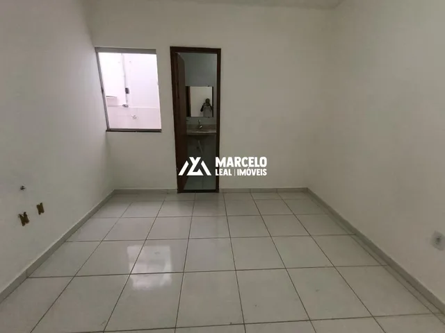 Imagem 11: Casa com 2/4 sendo 1 suíte e vaga de garagem na Avenida Modelo no Bairro Cidade