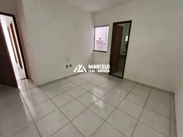 Imagem 3: Casa com 2/4 sendo 1 suíte e vaga de garagem na Avenida Modelo no Bairro Cidade