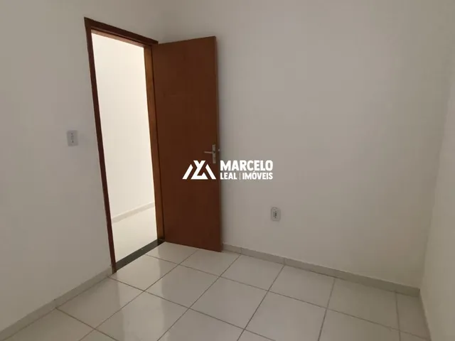 Imagem 12: Casa com 2/4 sendo 1 suíte e vaga de garagem na Avenida Modelo no Bairro Cidade