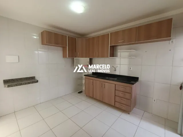 Imagem 14: Casa com 2/4 sendo 1 suíte e vaga de garagem na Avenida Modelo no Bairro Cidade