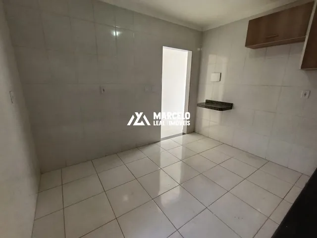 Imagem 16: Casa com 2/4 sendo 1 suíte e vaga de garagem na Avenida Modelo no Bairro Cidade