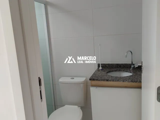 Imagem 2: Apartamento 2/4 com Suíte, semi mobiliado com Quintal e Planejados no Condomínio