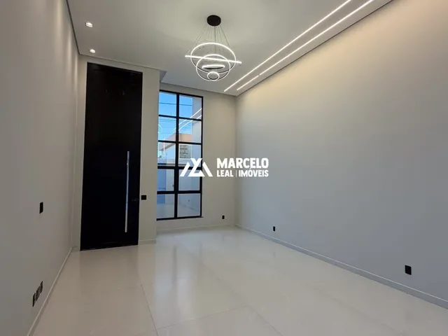 Imagem 11: Vendo casa Alto Padrão nova com 4/4 sendo 3 suítes com closet em Localização Pri