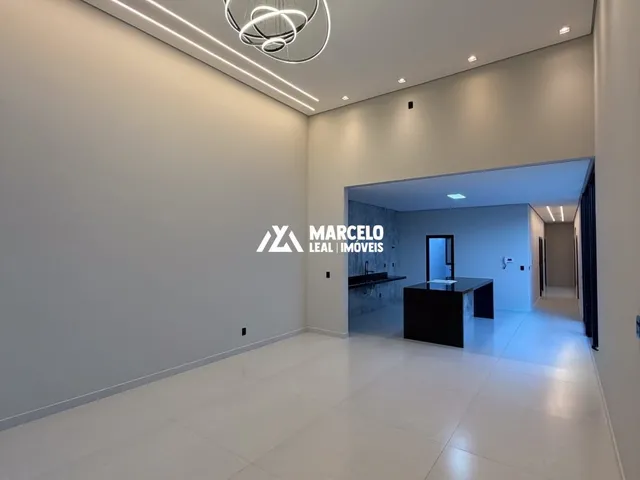 Imagem 5: Vendo casa Alto Padrão nova com 4/4 sendo 3 suítes com closet em Localização Pri