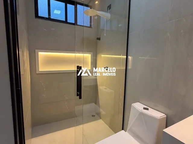 Imagem 13: Vendo casa Alto Padrão nova com 4/4 sendo 3 suítes com closet em Localização Pri