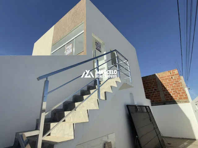 Imagem 2: Alugo casa nova (1º locação) no 1º andar com 2/4 e garagem em rua asfaltada no