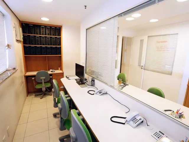 Imagem: A sala comercial possui 2 Banheiros, 1 Vaga na garagem,