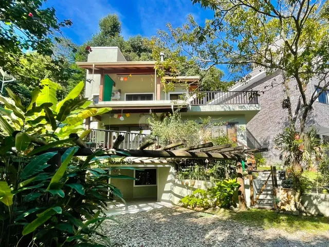 Imagem: Casa com Vista Mar à Venda em Bombinhas