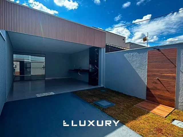 Imagem: A casa possui 3 Dormitórios, 1 Suíte, 2 Banheiros, 2