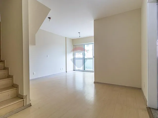 Imagem: O apartamento possui 2 Dormitórios, 1 Suíte, 3 Banheiros,