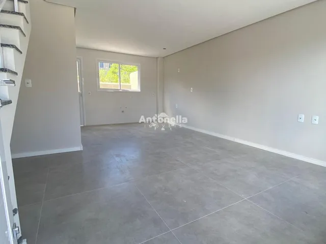 Imagem 2: Sobrado entrada individual à venda no bairro Desvio Rizzo