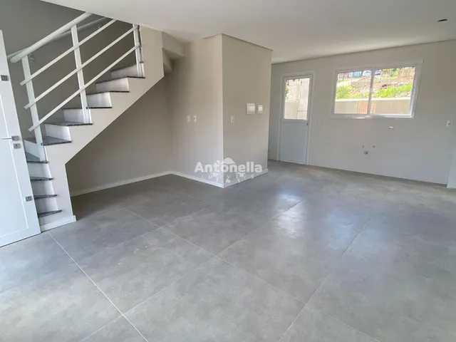 Imagem 3: Sobrado entrada individual à venda no bairro Desvio Rizzo