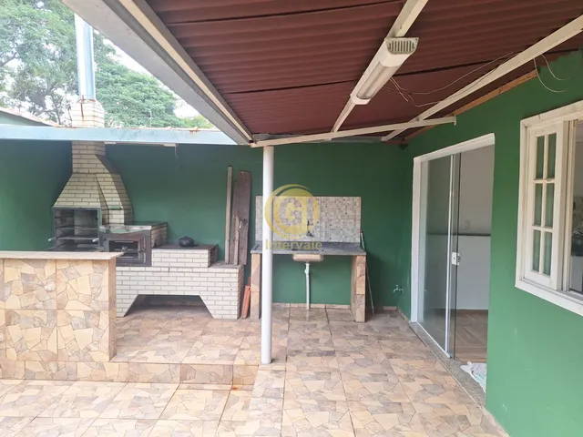 Imagem: A casa possui 3 Dormitórios, 1 Suíte, 3 Banheiros, 2