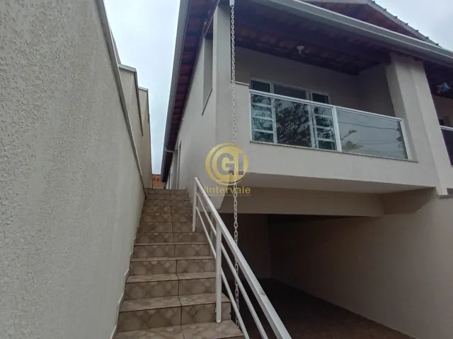Imagem: A casa possui 3 Dormitórios, 1 Suíte, 2 Banheiros, 2