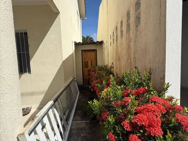 Imagem 2: Casa residencial Duplex Condomínio Portão do Sol para Venda e Locação Buraquinho