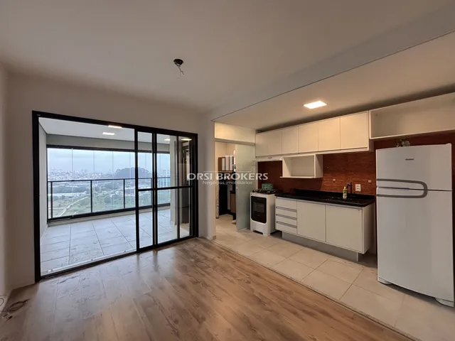 Imagem: O apartamento possui 5 Dormitórios, 1 Suíte, 2 Banheiros,
