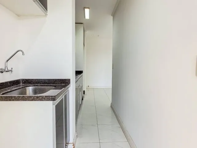 Imagem 6: Apartamento Semimobiliado com 2 Dormitórios sendo 1 Suíte na Água Verde!